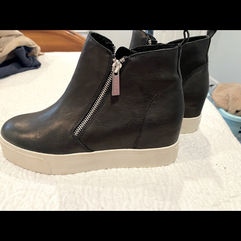 J slides leather wedge sneaker